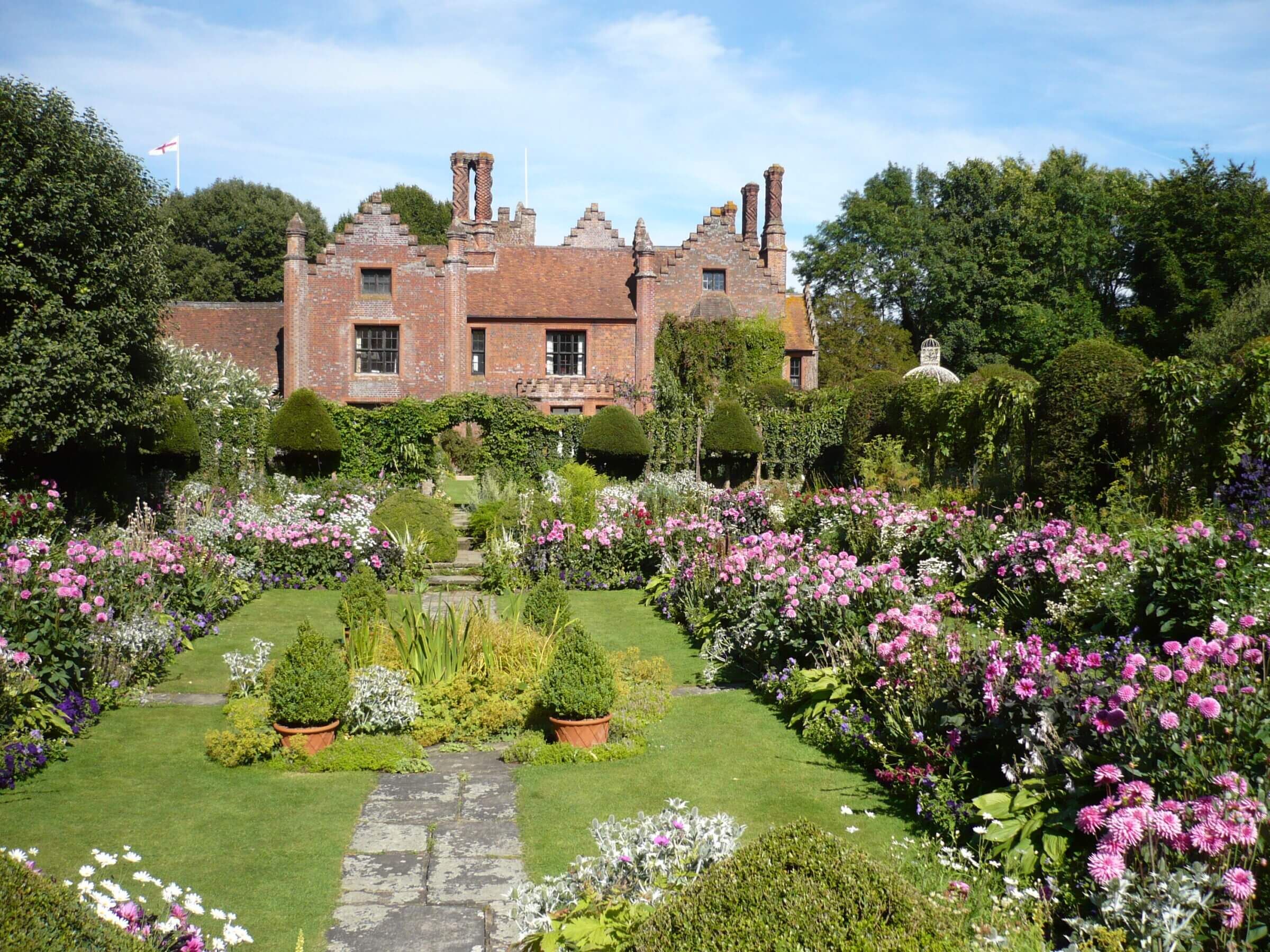 Image of rose garden in front of Chenies Manor House